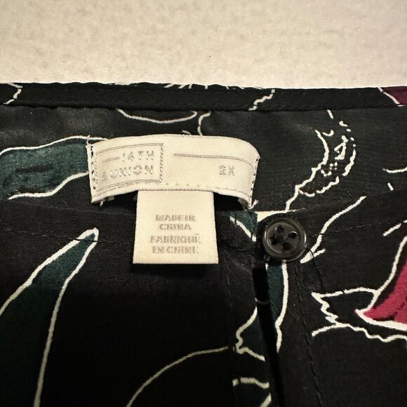 14th & Union Dark Floral Top Womens 2X Whimsy Travel Office Spring Pullover - Picture 2 of 13